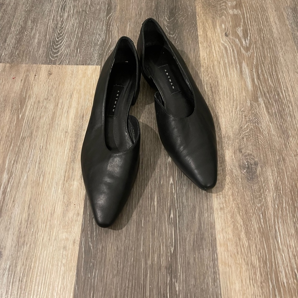 Black ballet flats